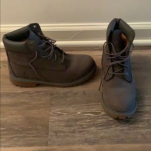 Grey timberland boots size 9 women’s (7 men’s)